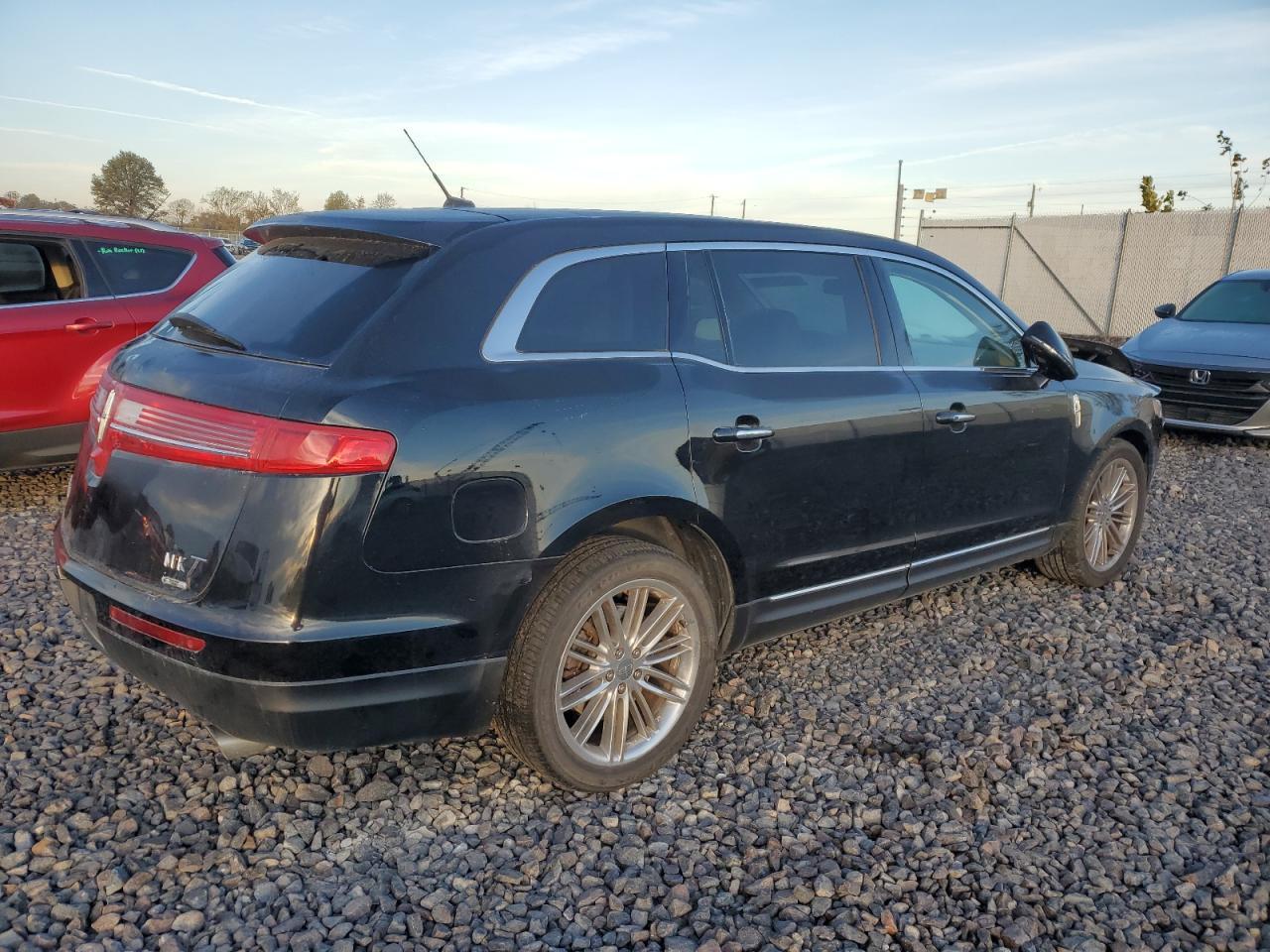 2014 LINCOLN MKT