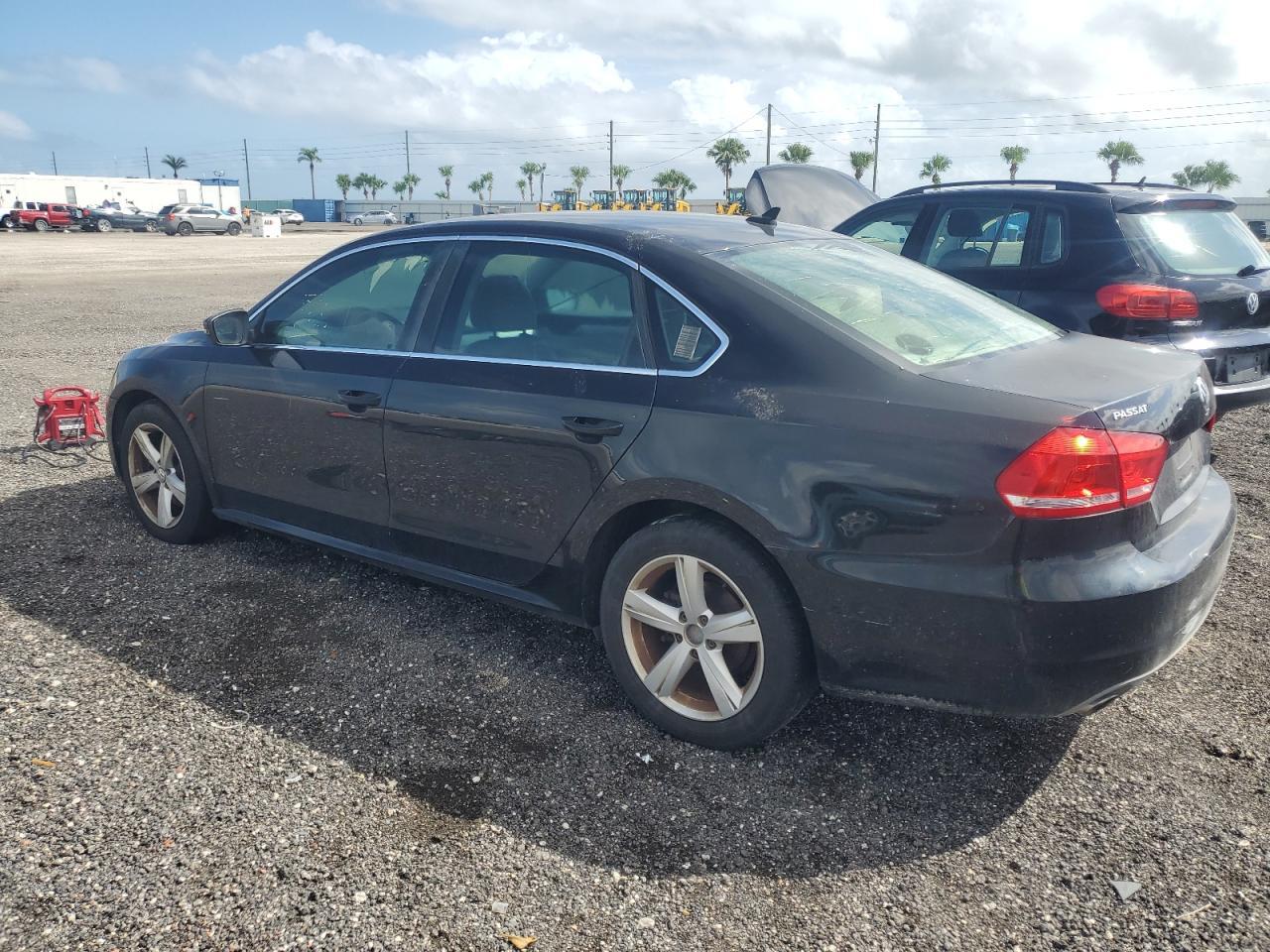 2013 VOLKSWAGEN Passat