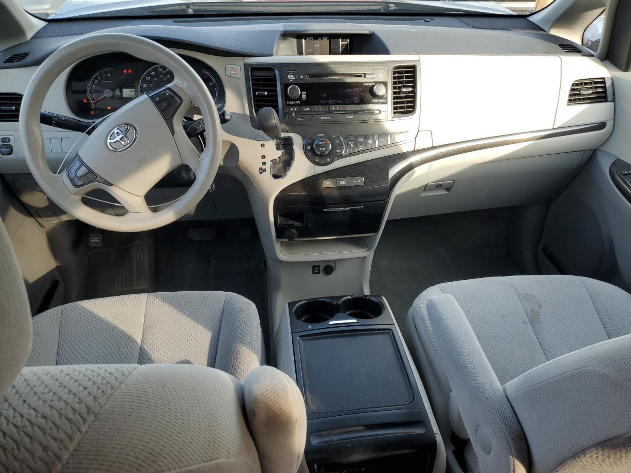 2013 TOYOTA SIENNA