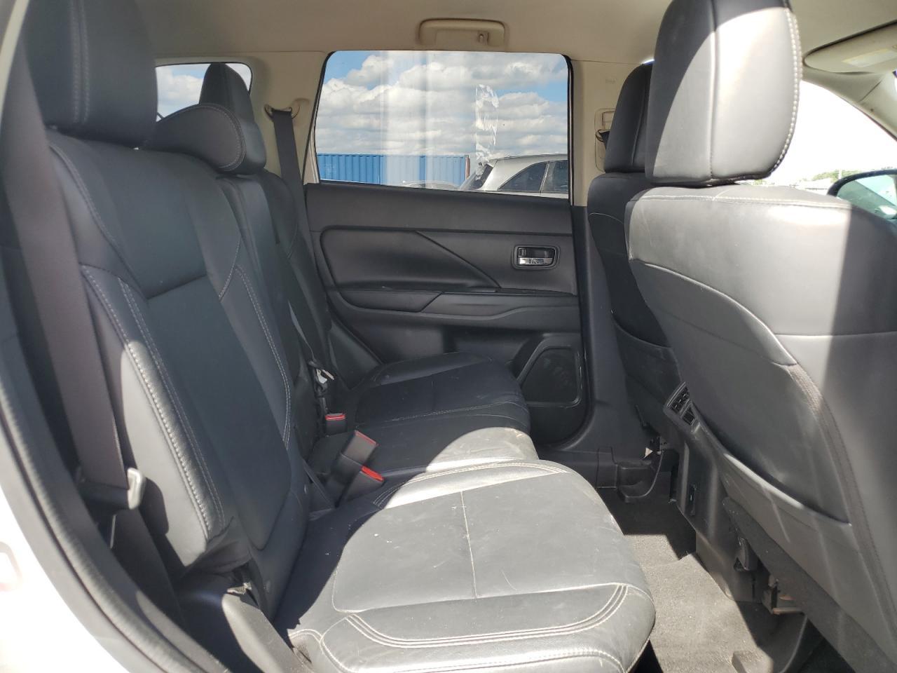 2020 MITSUBISHI outlander