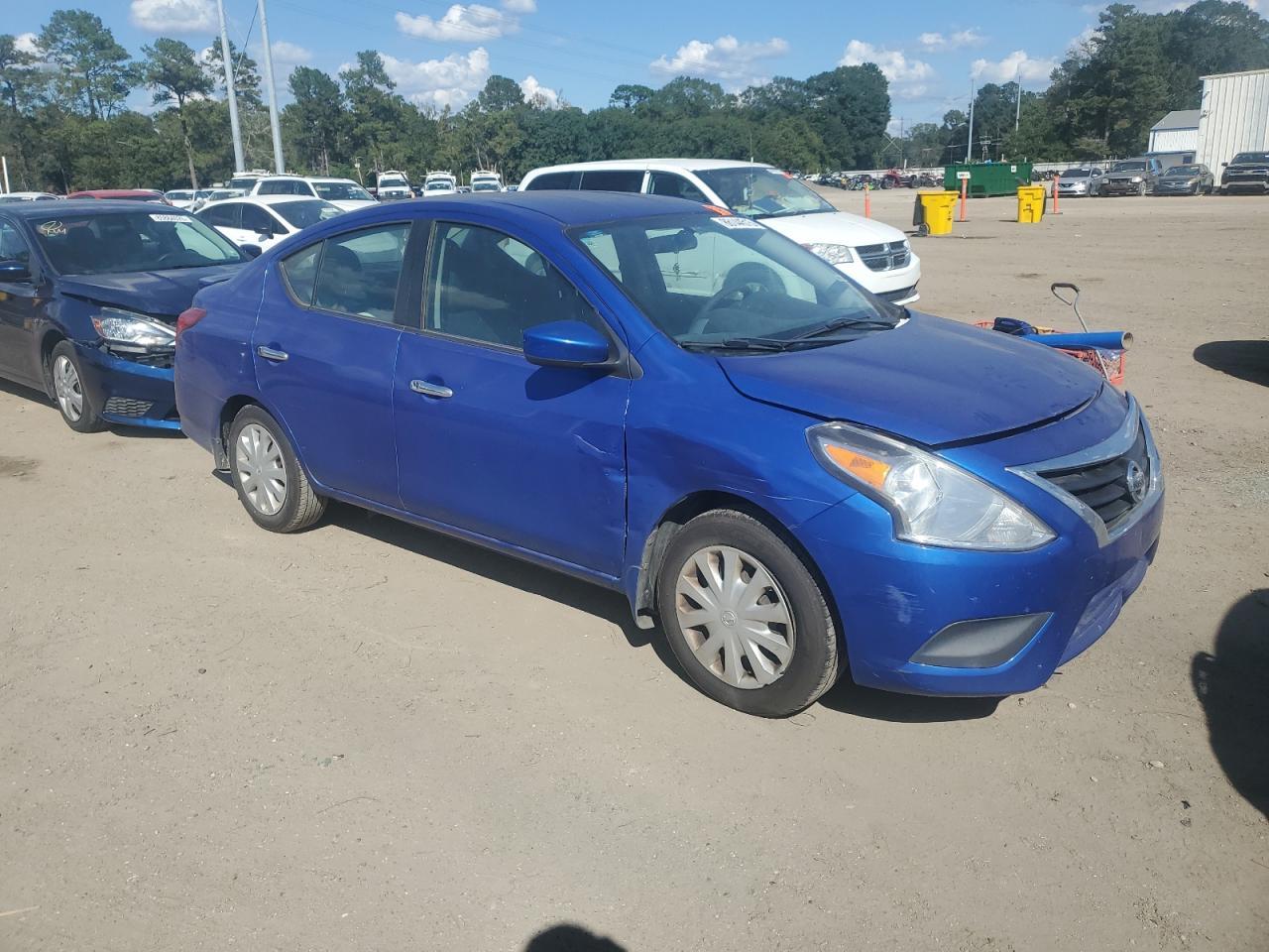 2017 NISSAN VERSA