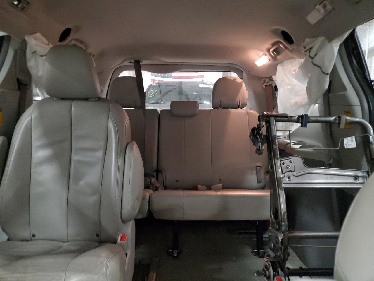 2014 TOYOTA SIENNA