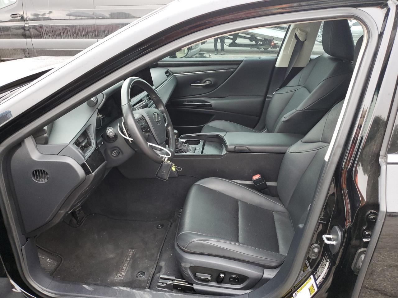 2024 LEXUS Es