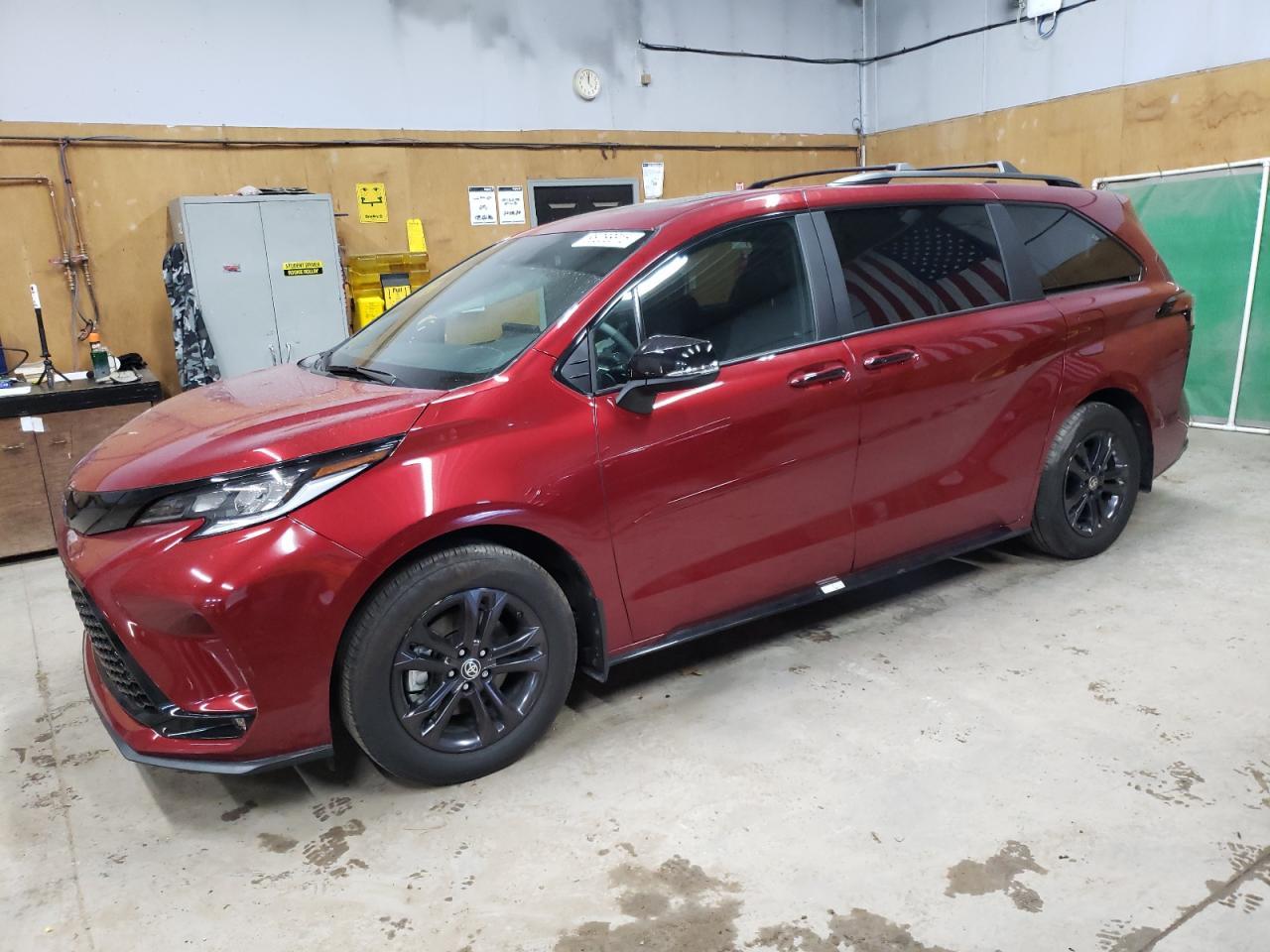 2025 TOYOTA SIENNA
