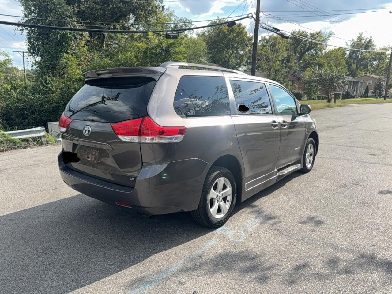 2013 TOYOTA SIENNA