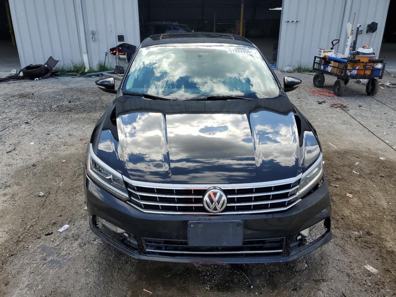 2016 VOLKSWAGEN Passat