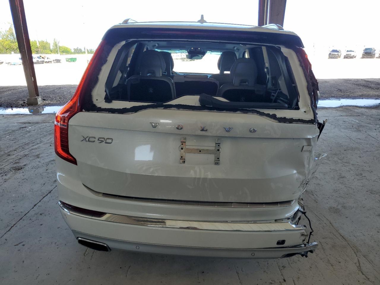 2021 VOLVO XC90