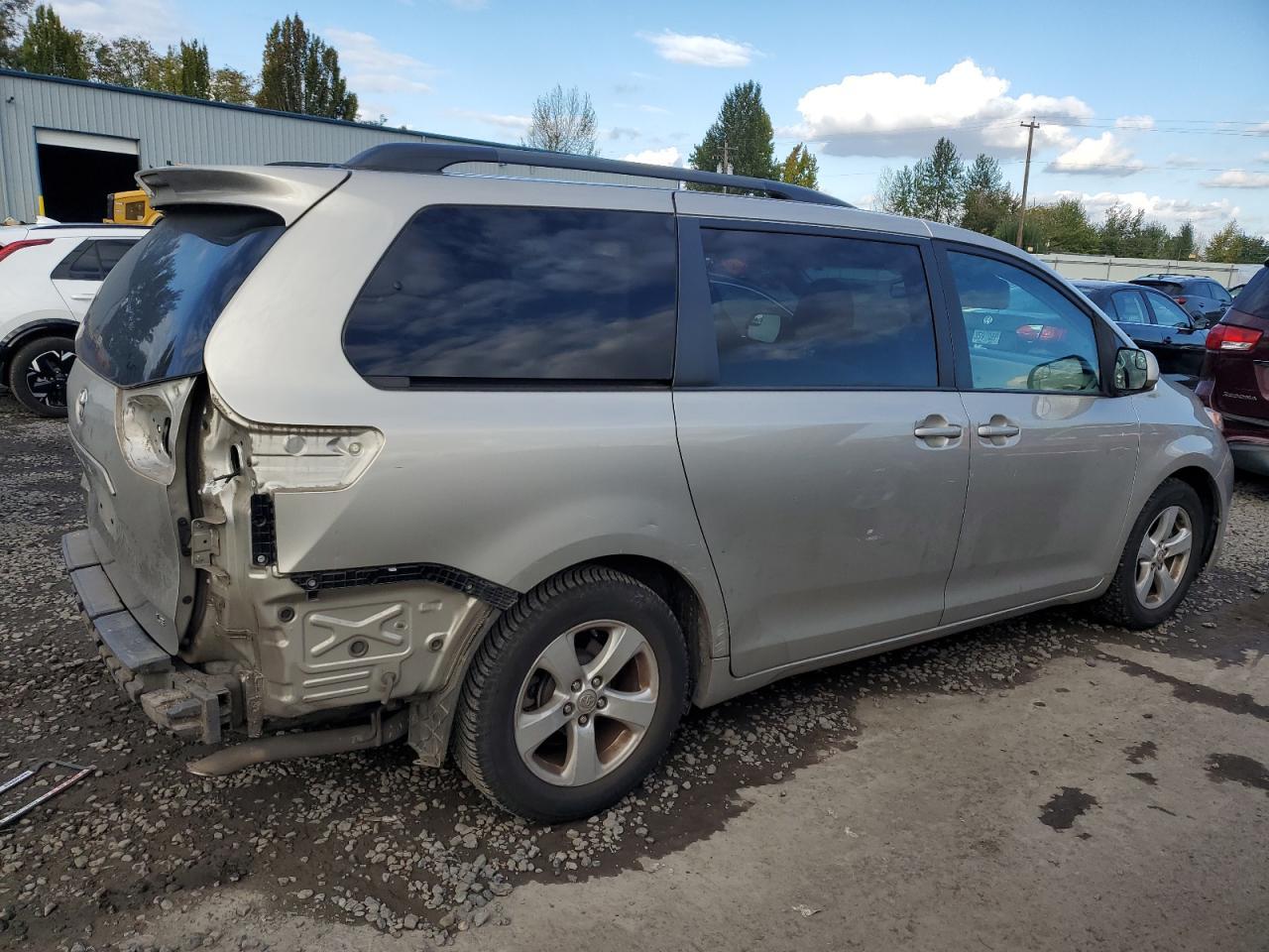 2015 TOYOTA SIENNA