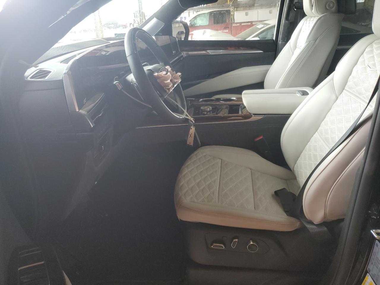 2025 CADILLAC Escalade ESV