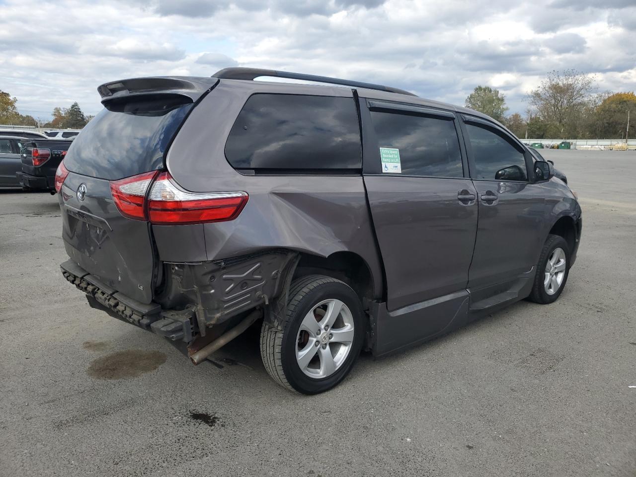 2016 TOYOTA SIENNA