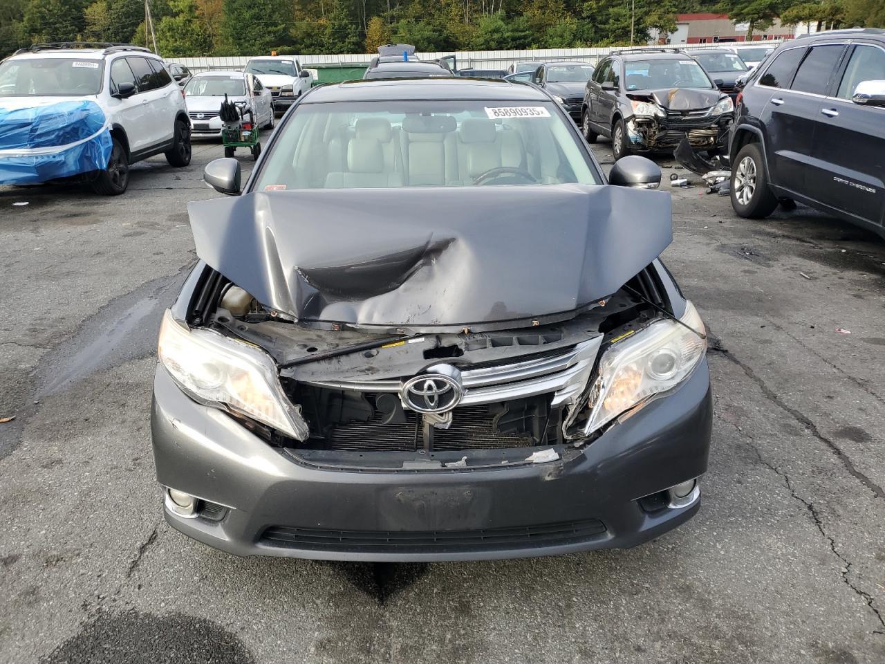 2011 TOYOTA Avalon