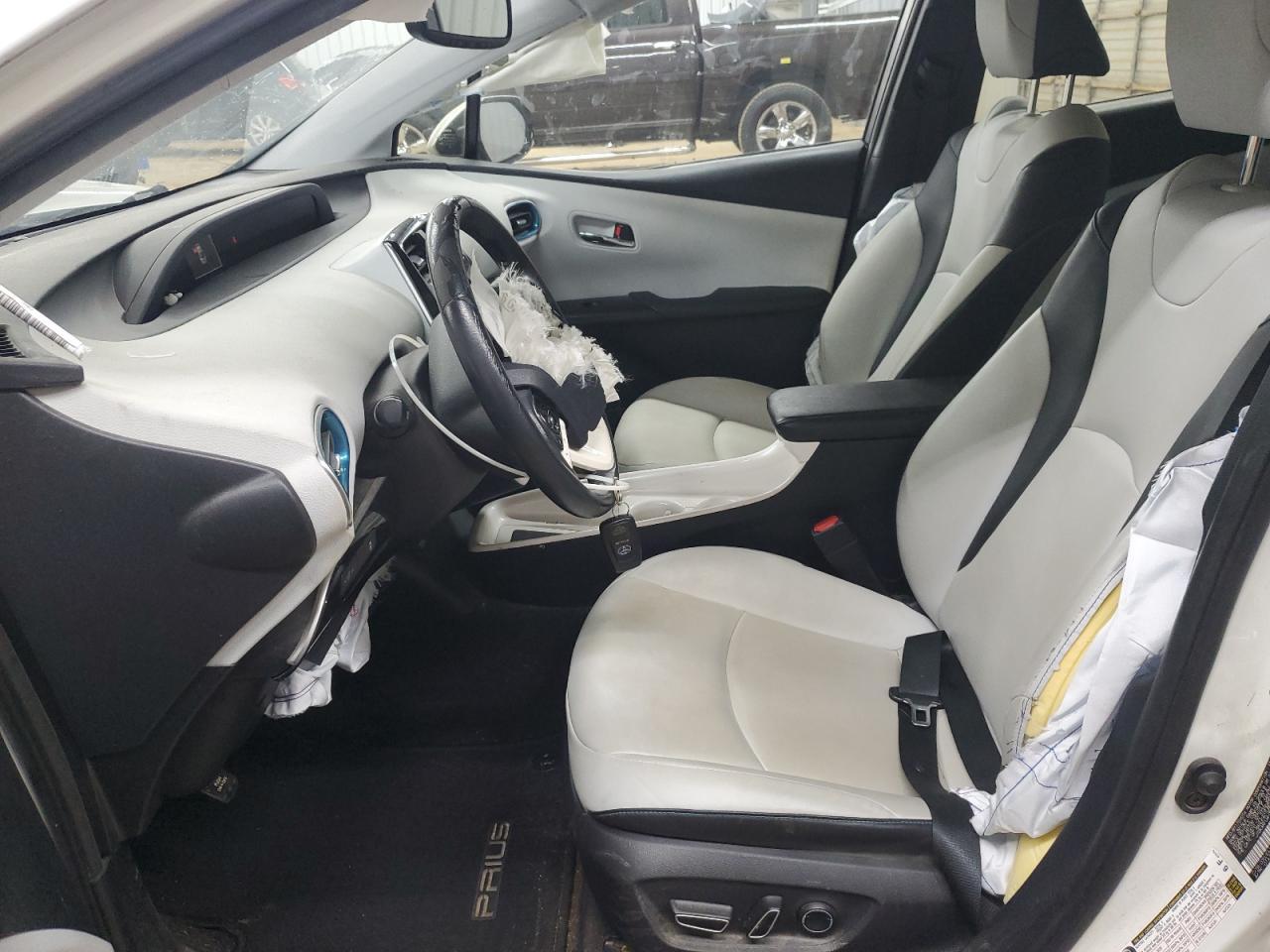 2017 TOYOTA PRIUS
