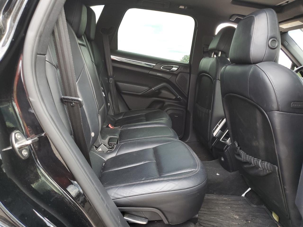 2014 PORSCHE CAYENNE