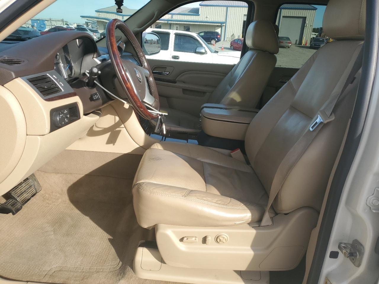 2011 CADILLAC ESCALADE