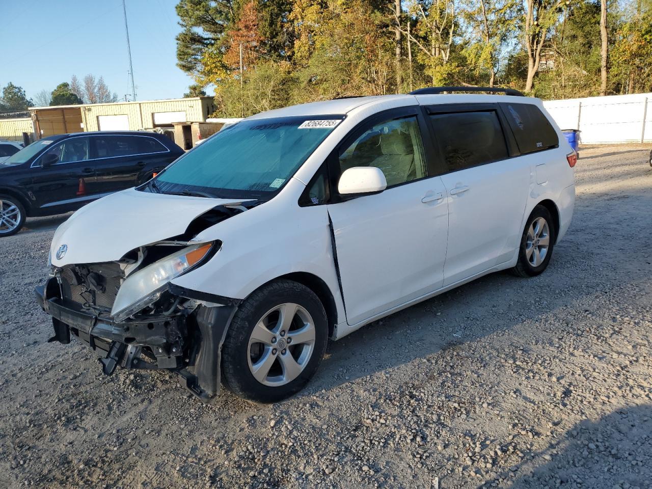 2015 TOYOTA SIENNA