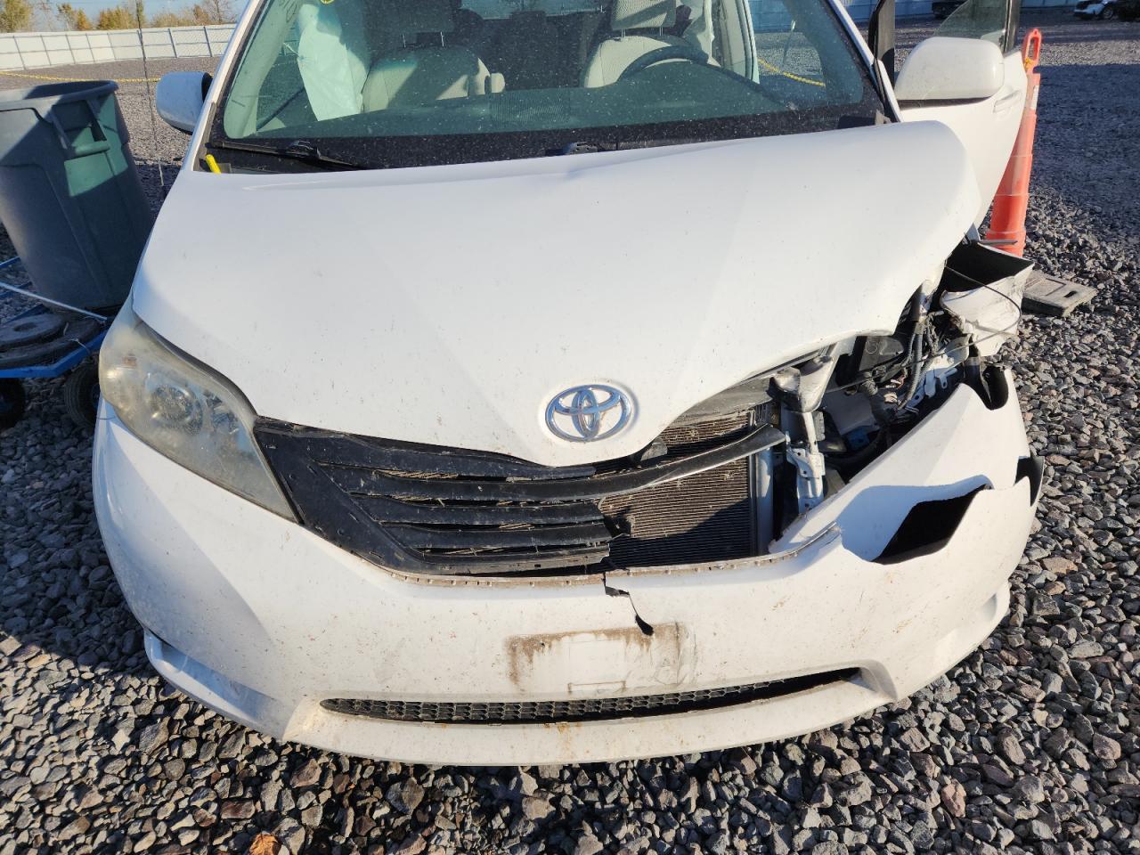 2013 TOYOTA SIENNA