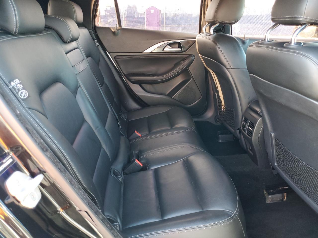 2017 INFINITI QX30