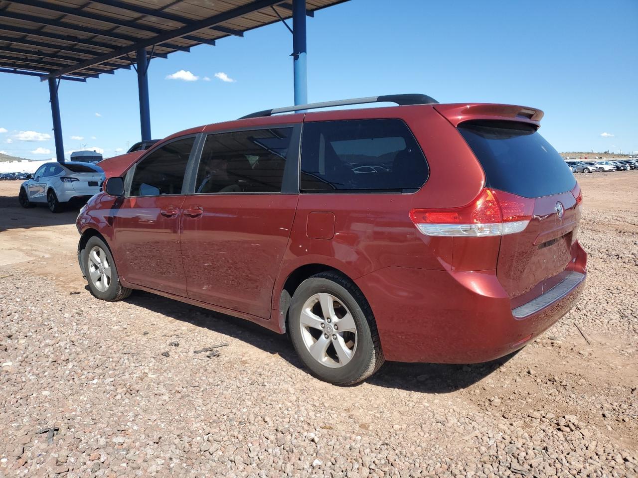 2011 TOYOTA SIENNA