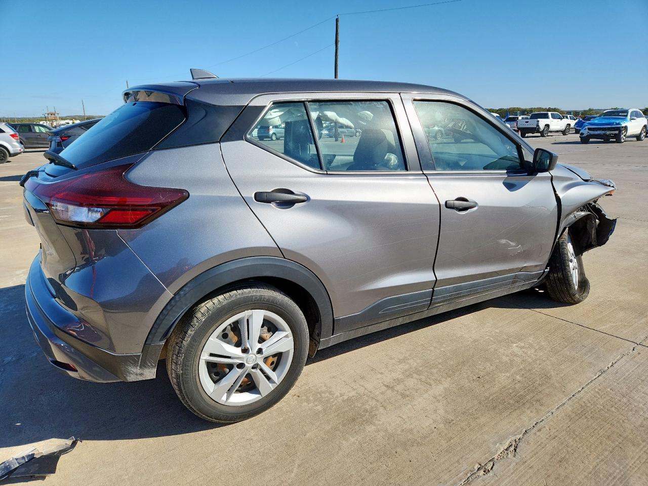 2022 NISSAN KICKS