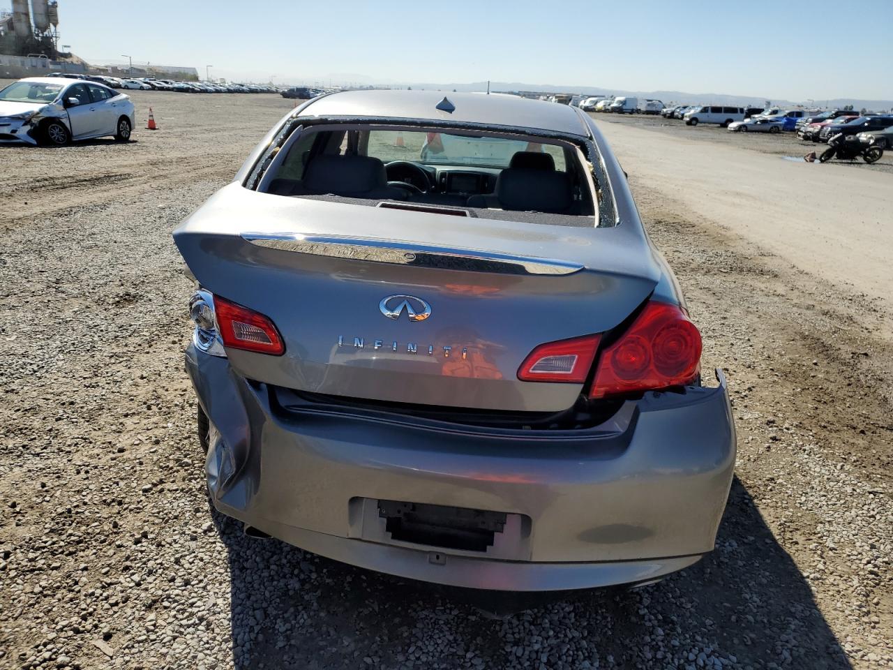 2011 INFINITI G25