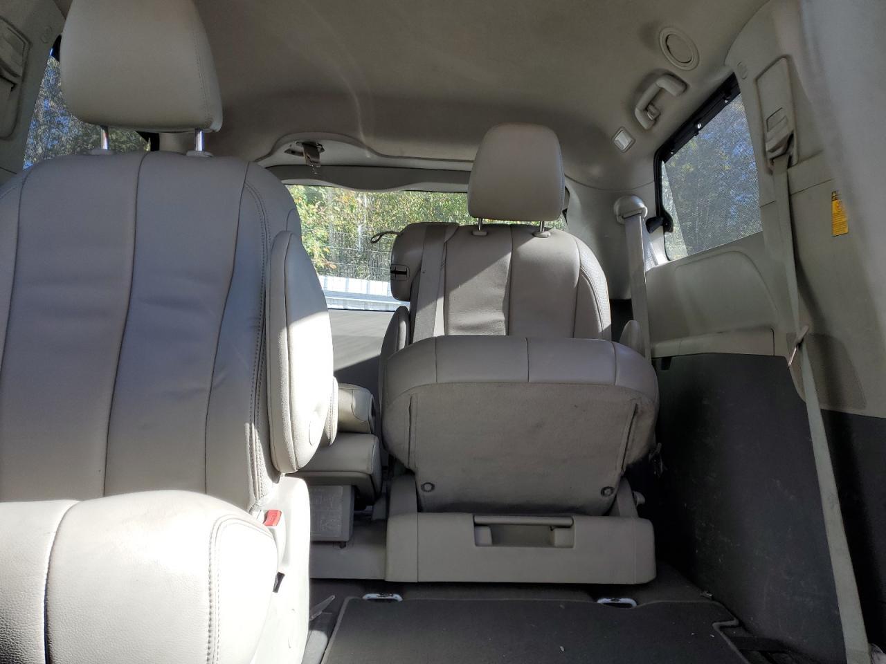 2014 TOYOTA SIENNA