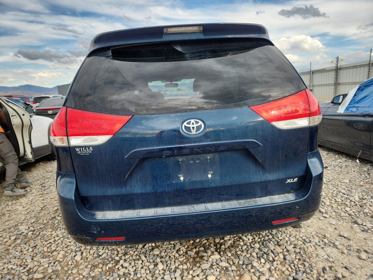 2011 TOYOTA SIENNA