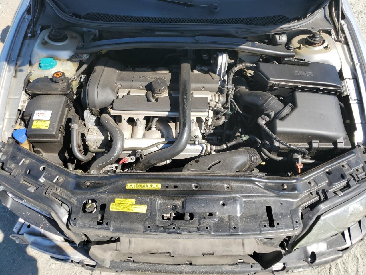 2004 VOLVO V70