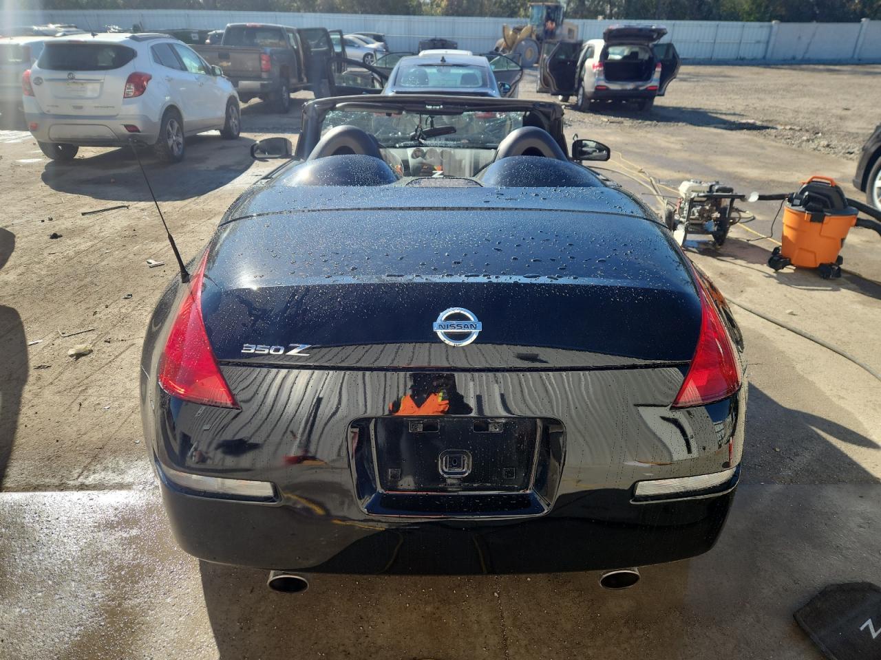 2005 NISSAN Z