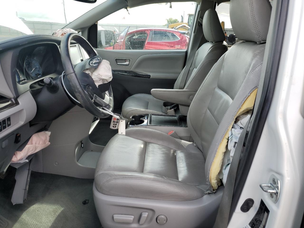 2017 TOYOTA SIENNA