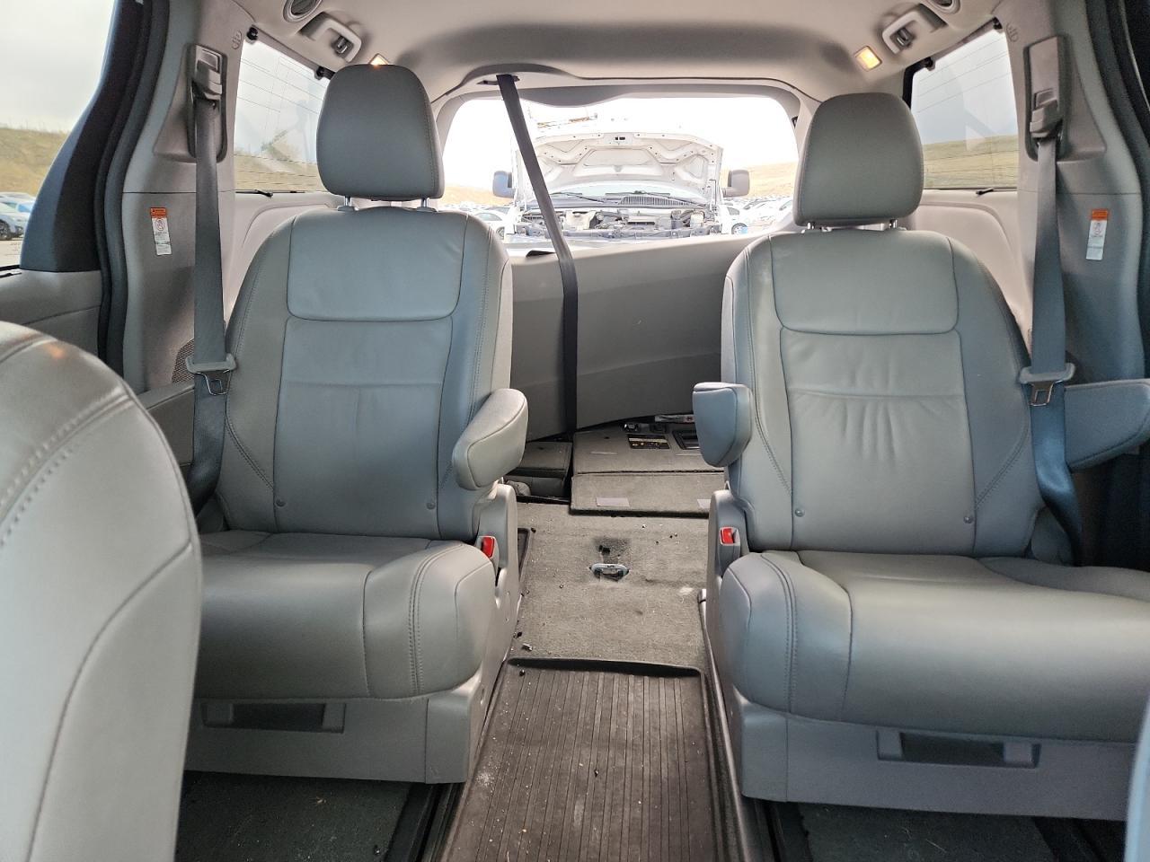 2017 TOYOTA SIENNA