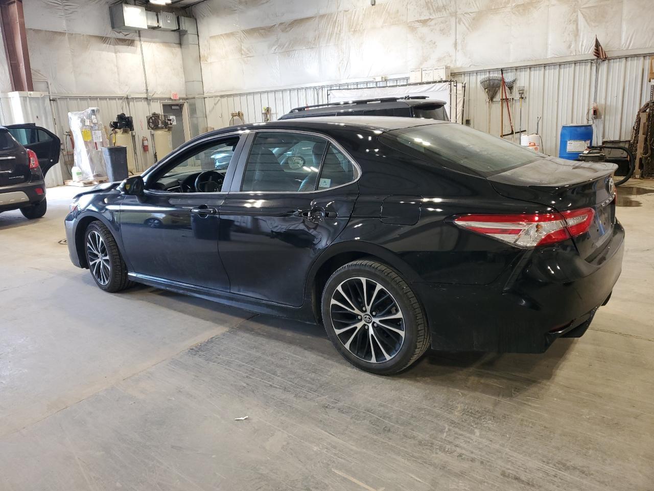 2018 TOYOTA CAMRY