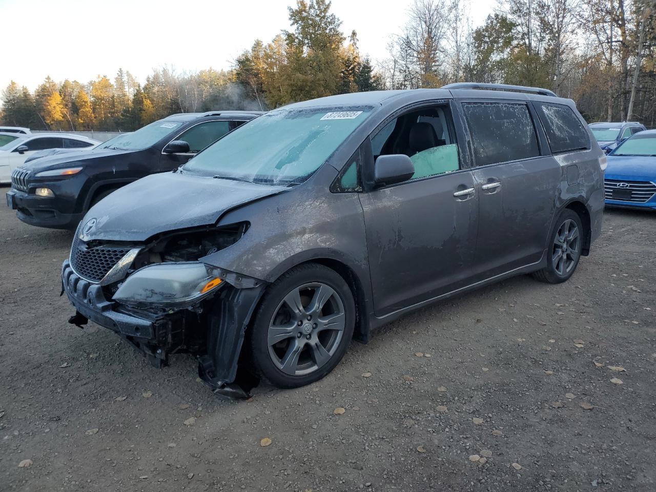2017 TOYOTA SIENNA