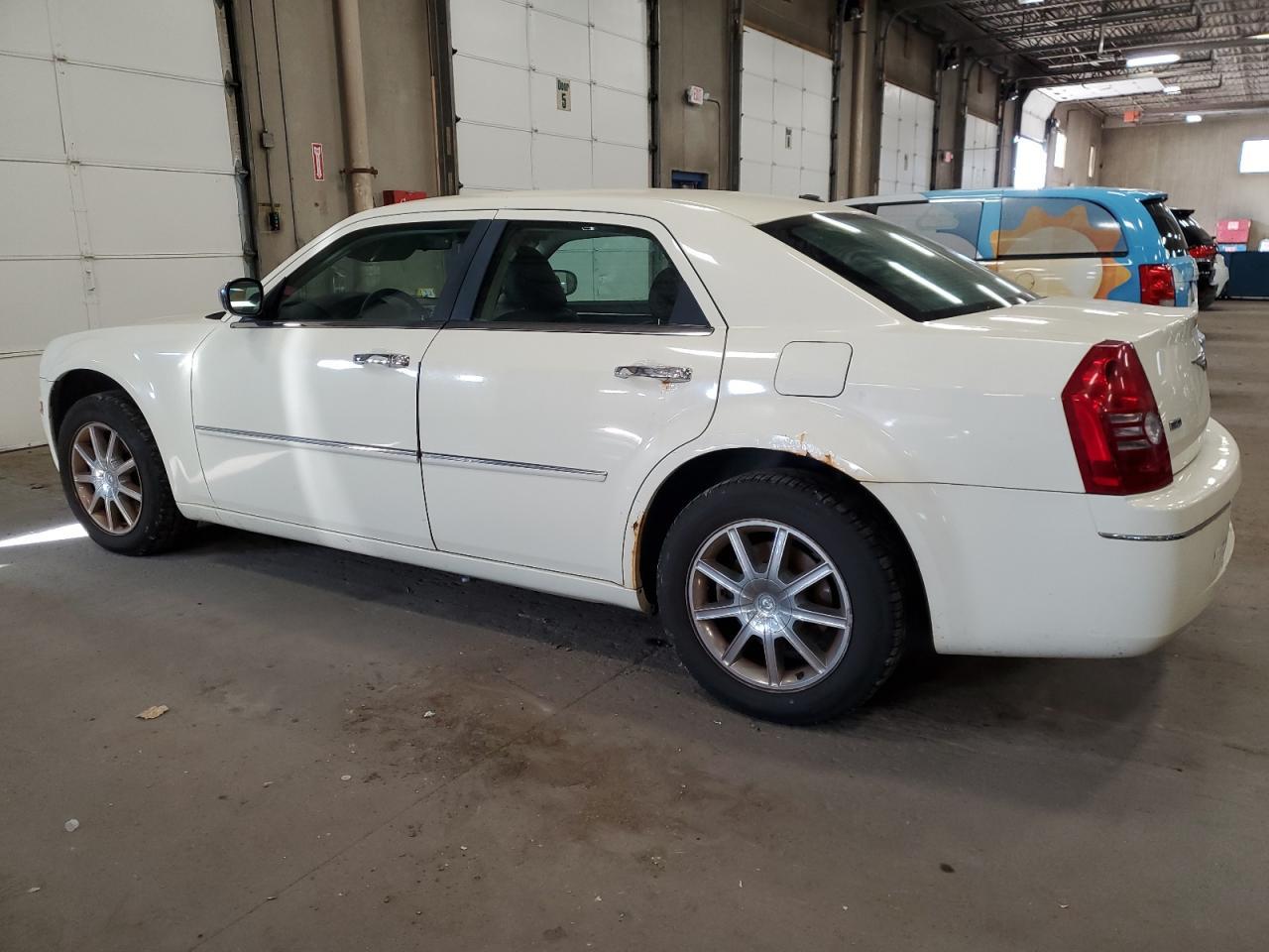 2010 CHRYSLER 300
