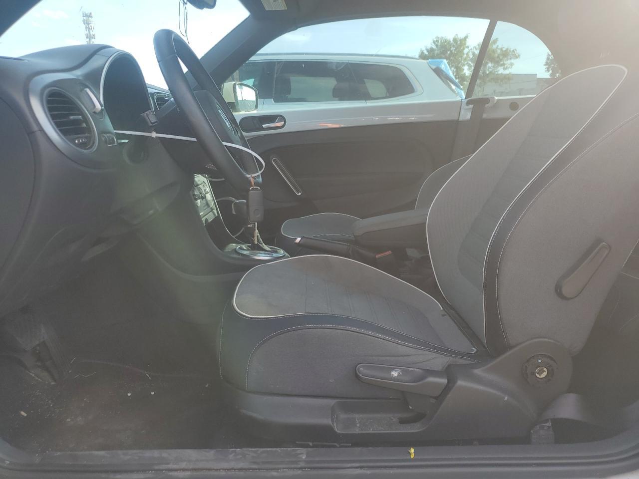 2016 VOLKSWAGEN Beetle