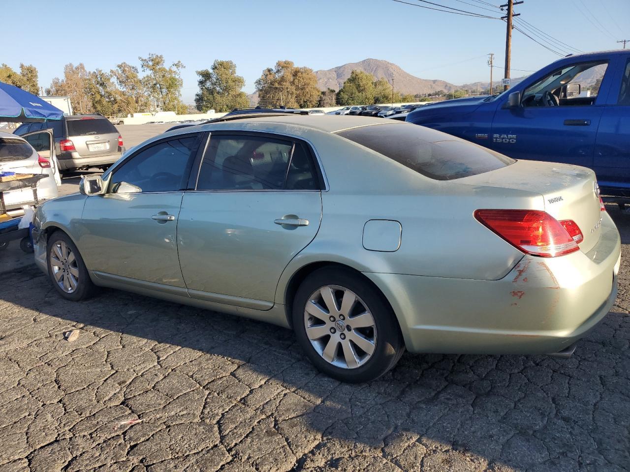 2006 TOYOTA Avalon