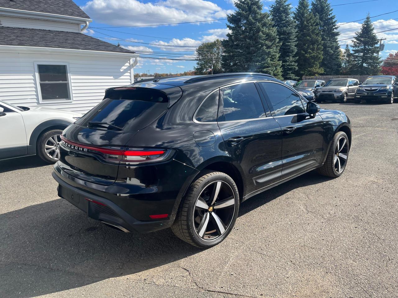 2022 PORSCHE Macan