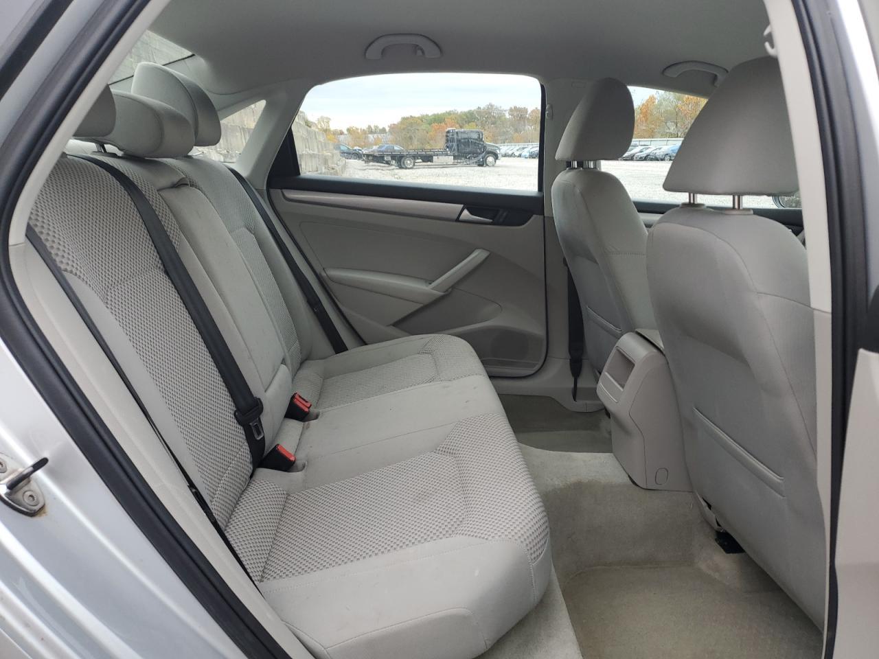 2012 VOLKSWAGEN Passat