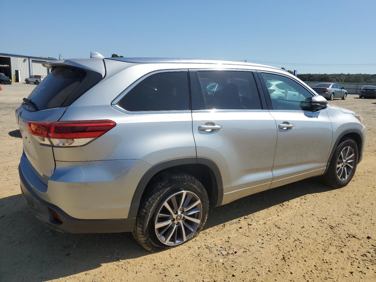 2017 TOYOTA HIGHLANDER