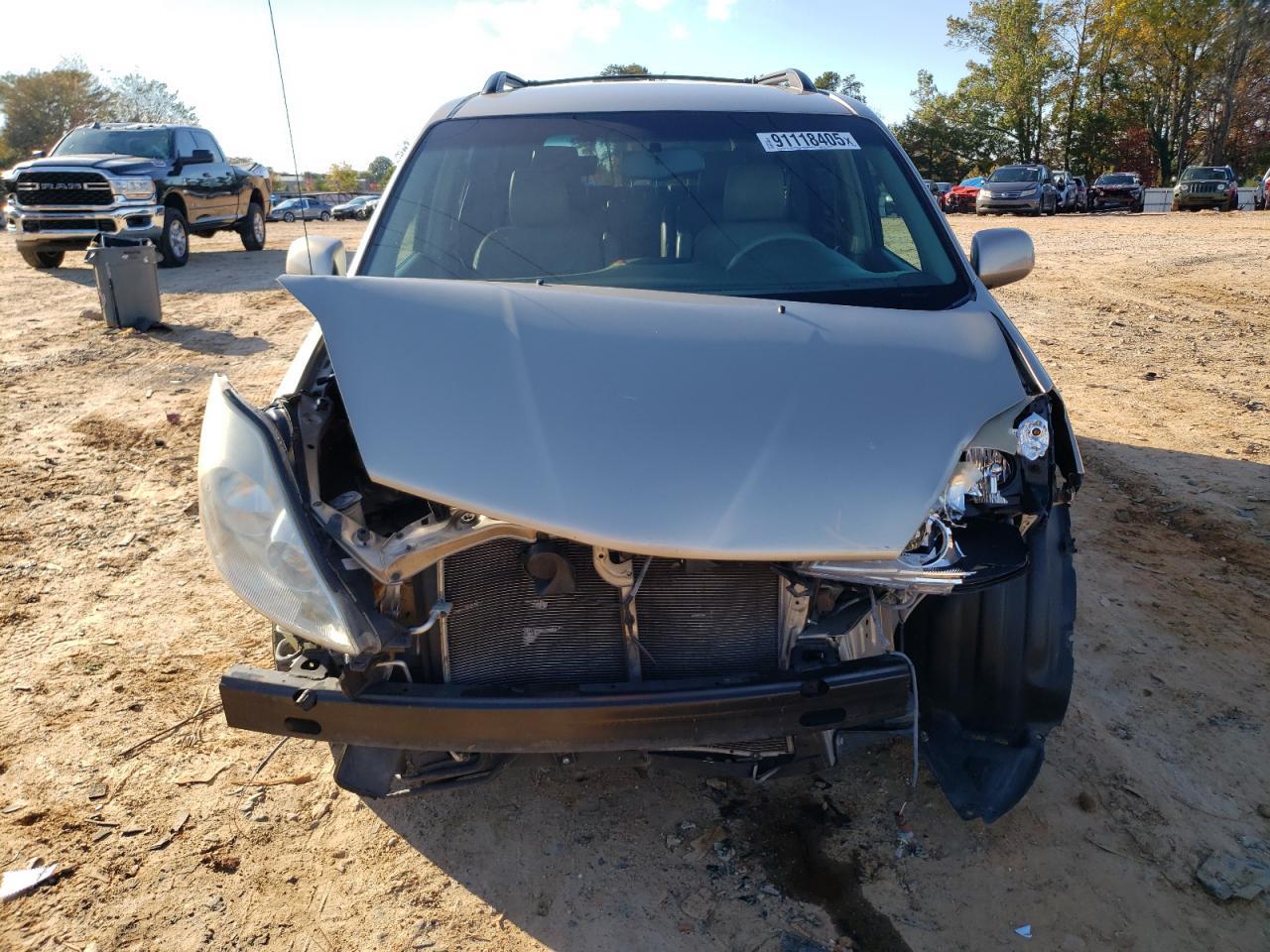 2009 TOYOTA SIENNA