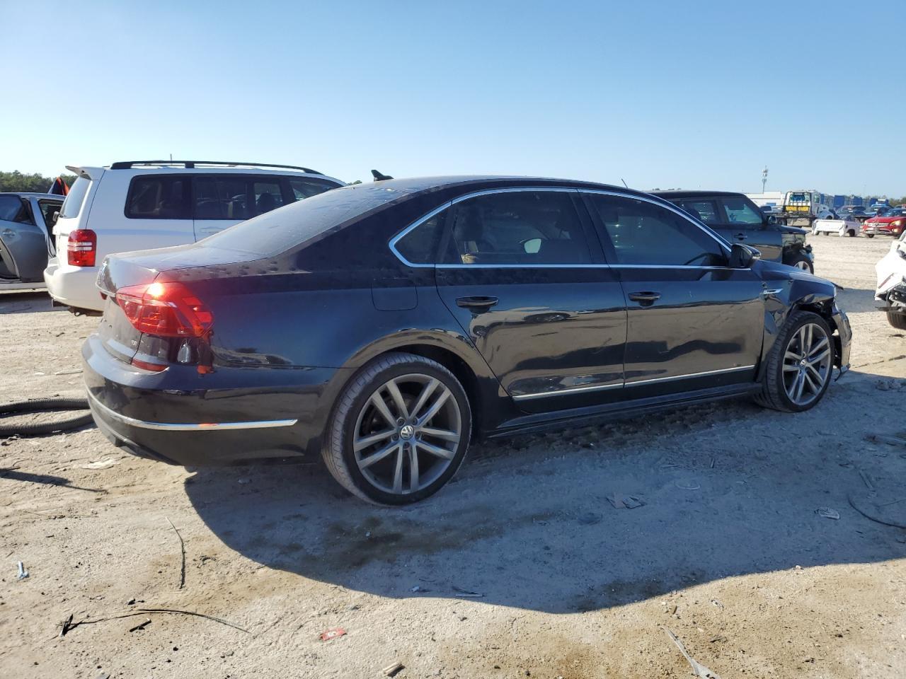 2017 VOLKSWAGEN Passat