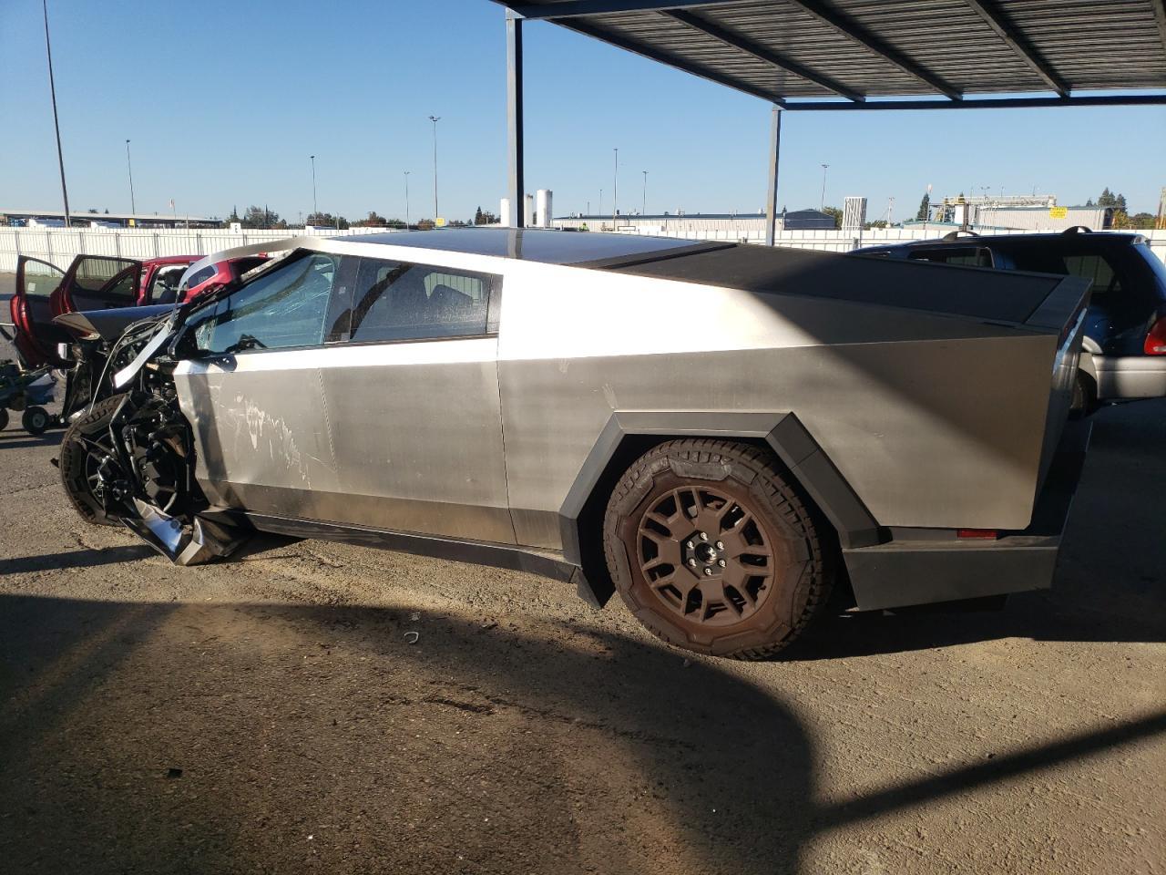 2024 TESLA Cybertruck