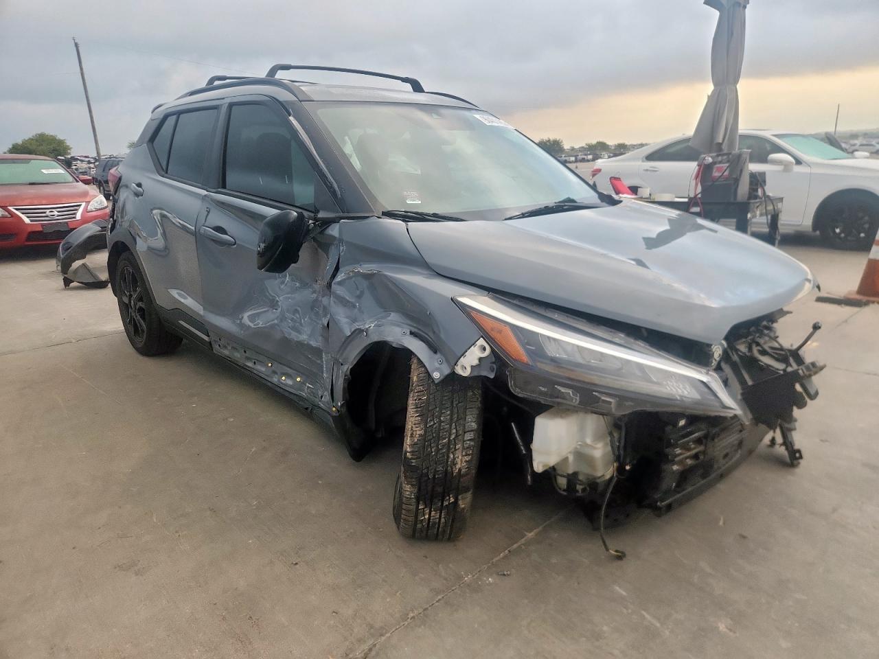 2021 NISSAN KICKS