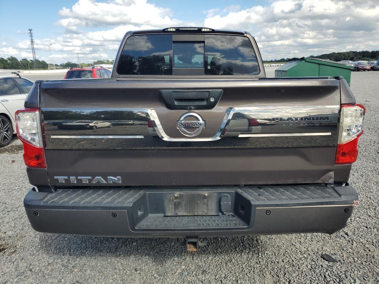 2017 NISSAN Titan