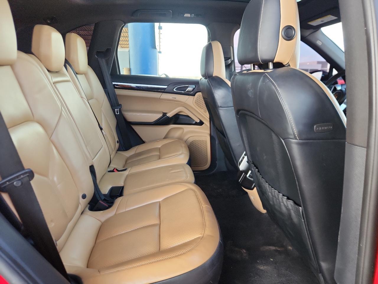 2016 PORSCHE CAYENNE