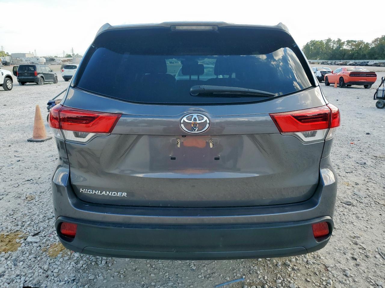 2018 TOYOTA HIGHLANDER