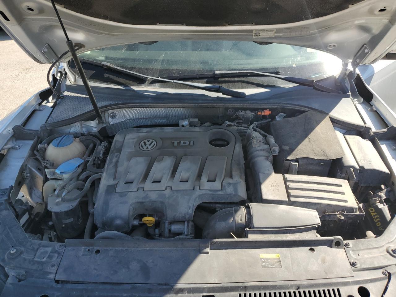 2014 VOLKSWAGEN Passat