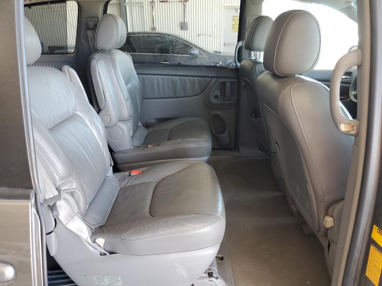 2004 TOYOTA SIENNA
