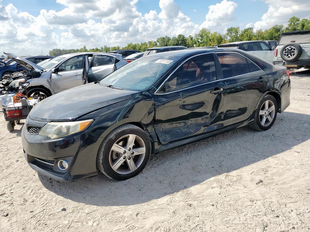 2014 TOYOTA CAMRY