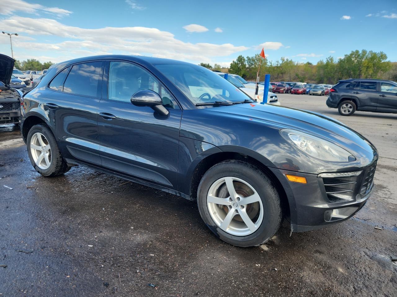 2017 PORSCHE Macan