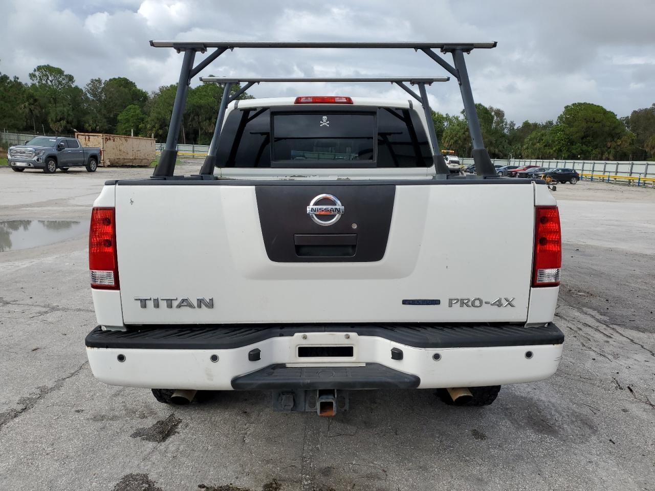 2011 NISSAN Titan